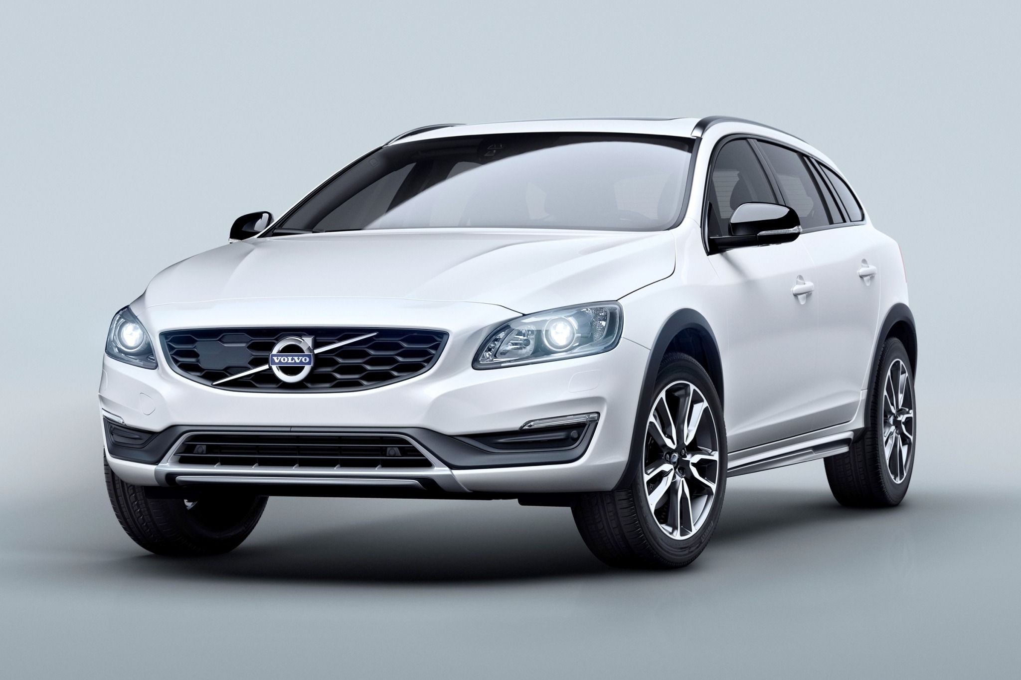 2017-volvo-v60-cross-country-vins-configurations-msrp-specs